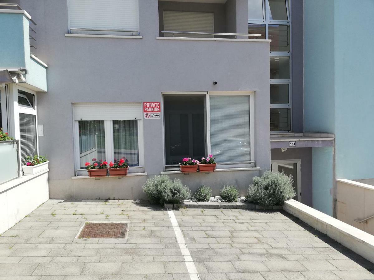 Near Beach Apartment Reno With Private Parking Split Exteriör bild